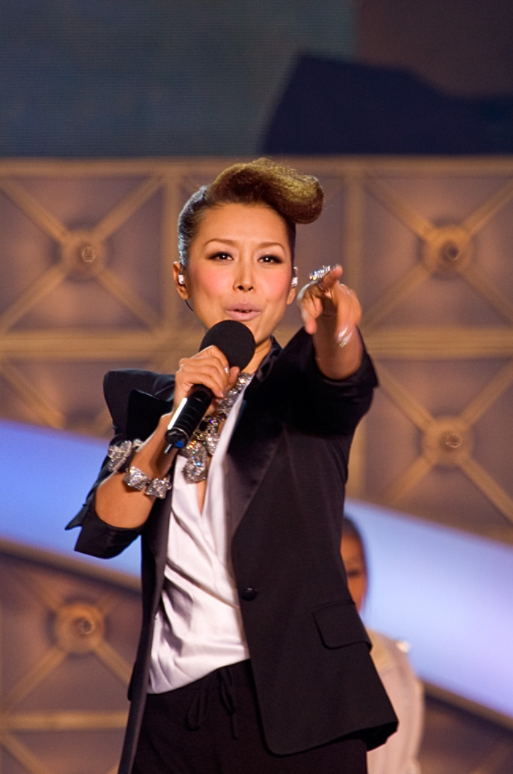 著名歌手孙悦:当红为爱隐退,嫁富豪生冠军儿子,如今近况如何?插图14