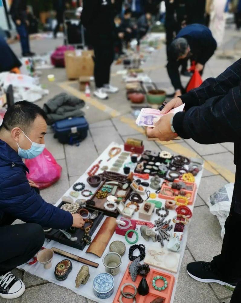 浙江宁波竟然有一个如此壮观的古玩市场里面