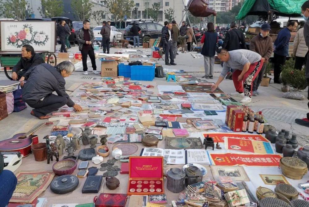 浙江宁波竟然有一个如此壮观的古玩市场里面