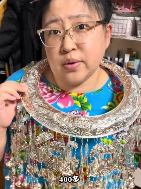 靠"谎报价格"圈粉387w,胡老师身份被扒,难怪能"拿捏"铁兜