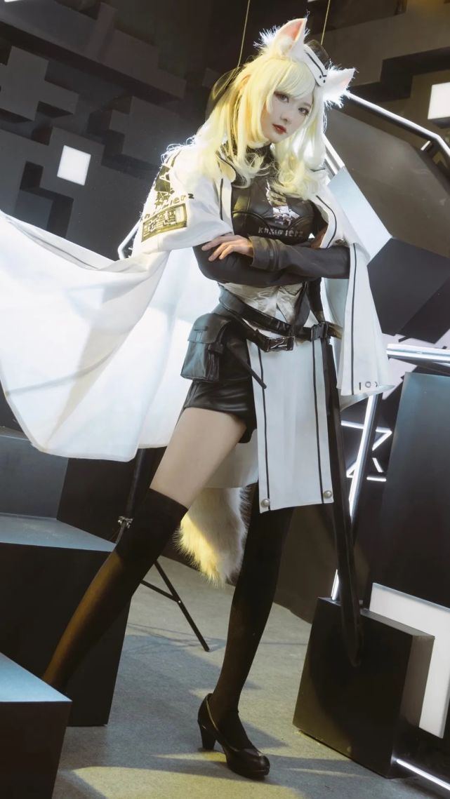 cos:明日方舟鞭刃佐菲娅@凉生