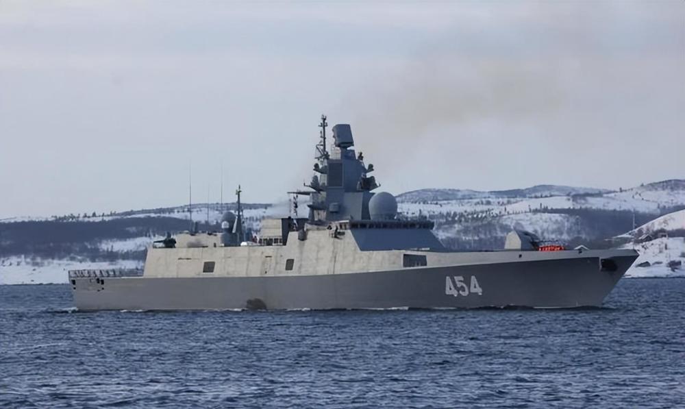 三大新闻：乌军击毁俄军护卫舰，10万英军出击，俄舰队将复仇