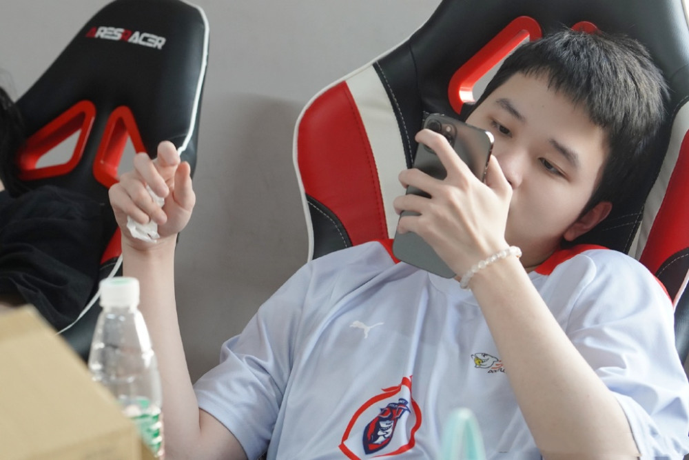 小义回应是否转打野,湘军转辅助成定局,dyg又要重建了_腾讯新闻