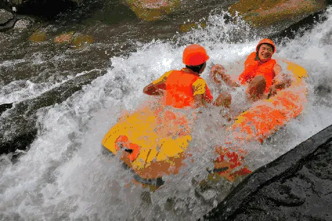 天露山禅龙峡藏在云浮的刺激峡谷漂流嗨翻了