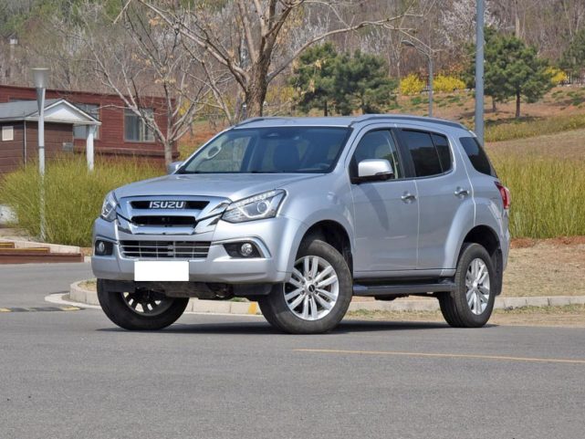 硬派越野入门选手全新五十铃mux牧游侠汽油版上市1668万起售