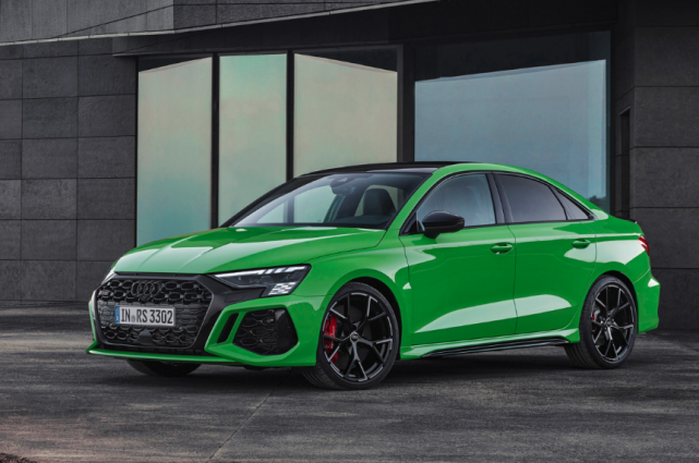(图为奥迪rs3 三厢版)奥迪rs3基于奥迪a3打造,外形上两者极其接近,同
