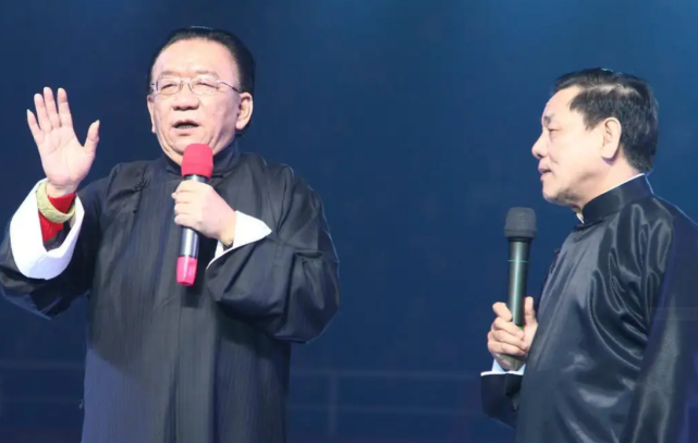 要想在相声界有话语权,自己首先就要去找个师傅,随即侯耀华选择了常宝