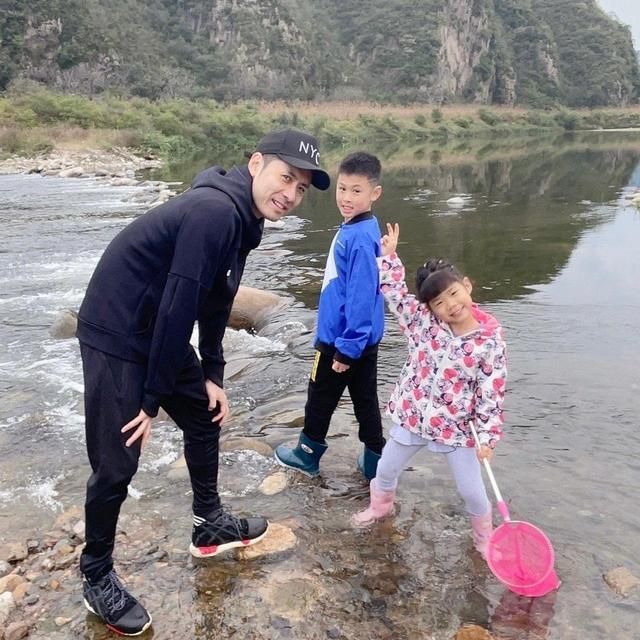 特斯拉起诉项立刚！后者曾称特斯拉必须要开掉陶琳亿童幼儿英语普及版视频一年级起点三年级上册英语电子版2023已更新(哔哩哔哩/网易)