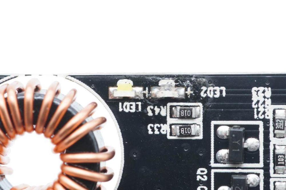 内置诚芯微cx8825降压芯片鹏元晟10w立式双线圈无线充电器拆解