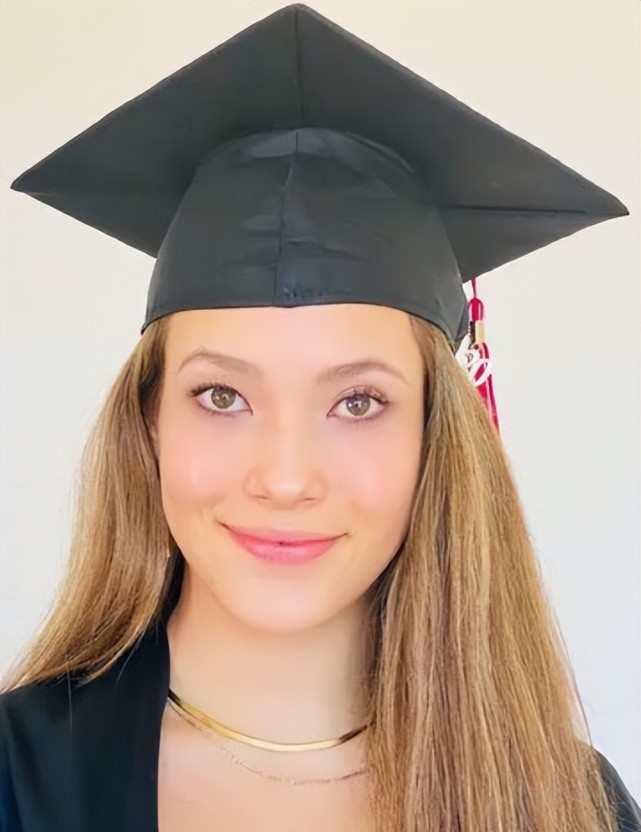 谷爱凌回美国完成学业深夜发文引热议打扮成熟荷尔蒙爆棚