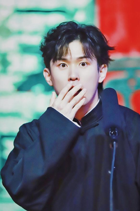 德云花魁关九海深夜发文,却被搭档在线"纠错",蒙蒙是真难