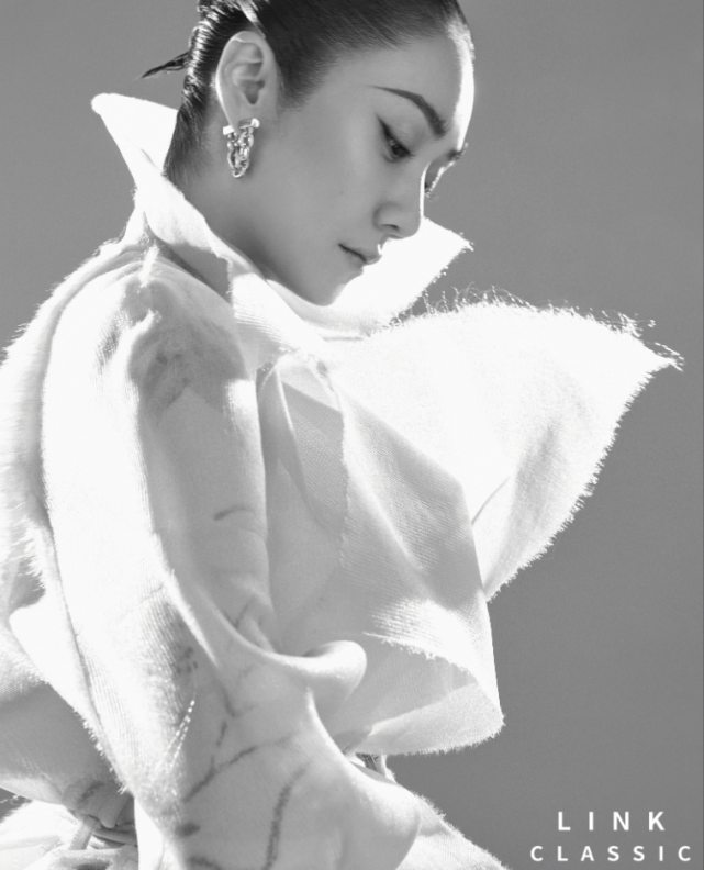 刘芸登《link》2022 特刊,色彩对撞大片慵懒又高级,解锁新刊