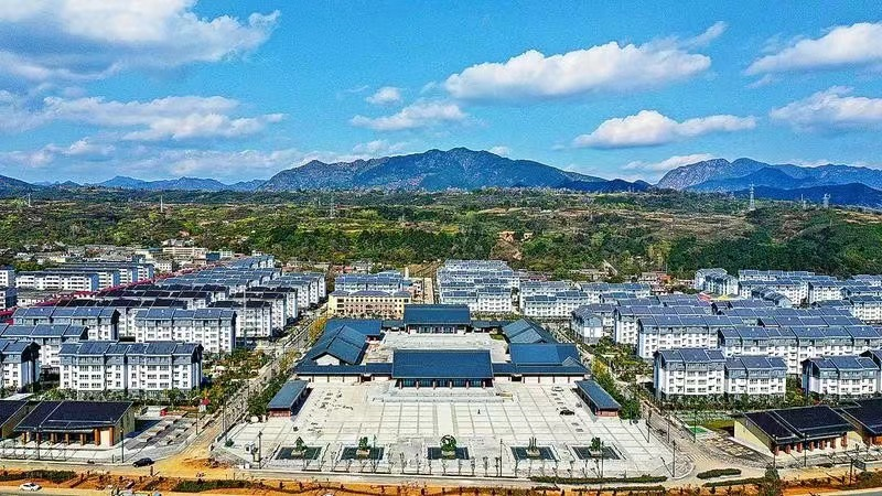 沿线有花石浪旧石器遗址群,东龙山夏商文化遗址,仓颉小镇,蟒岭绿道,棣