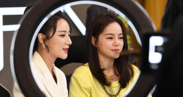 财富plus网友:杨三四薇娅偷税违法行为板上钉钉,属于劣迹主播,全平台