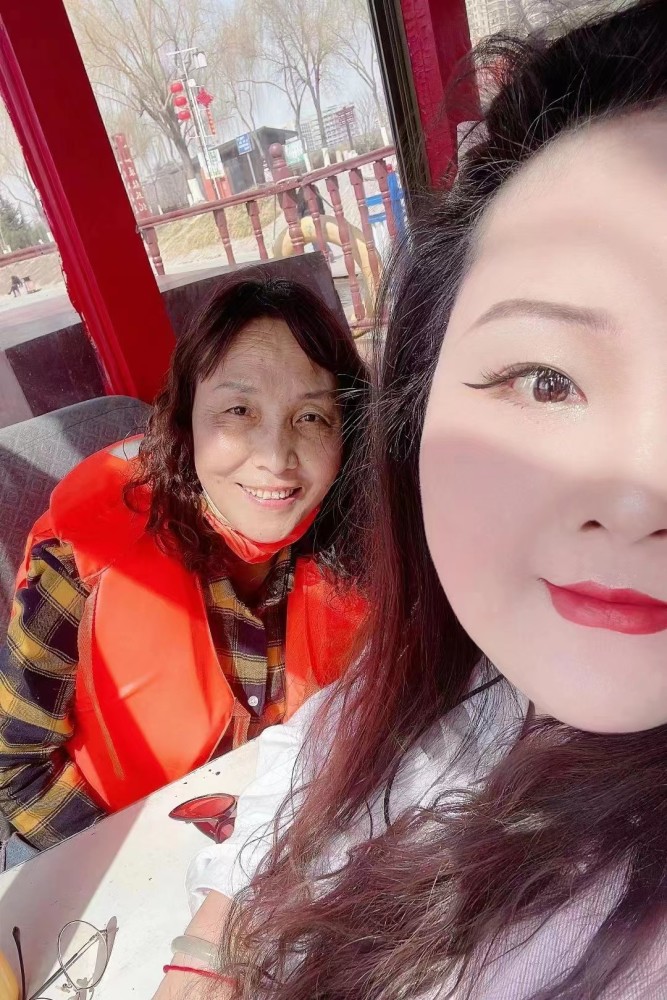 西安200斤女孩回应扮演杨贵妃走红曾熬夜看汉服教程盘发学了三天