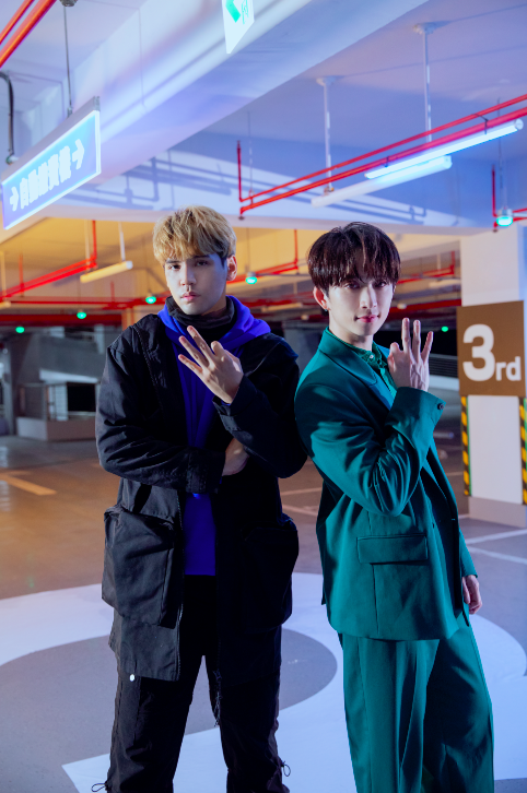 九泽cp开启直播与粉丝互动,两人大聊mv趣事,锋泽搞