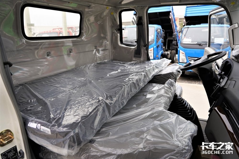 轻卡卧铺都有1米多宽这4款蓝牌车哪个睡得最舒服