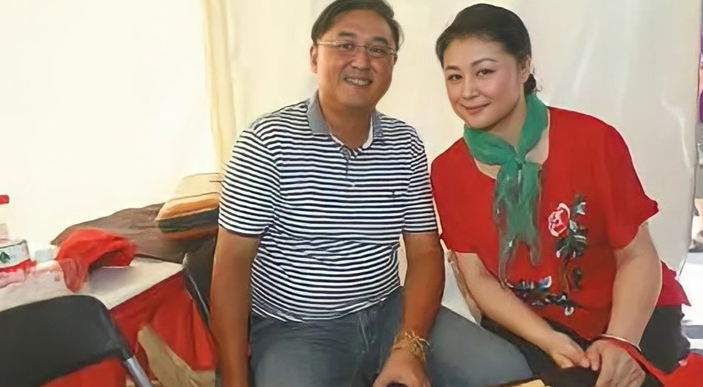 后来,机会就来了,于月仙的表姐马丽娟嫁给了当时已经红遍大江南北的赵