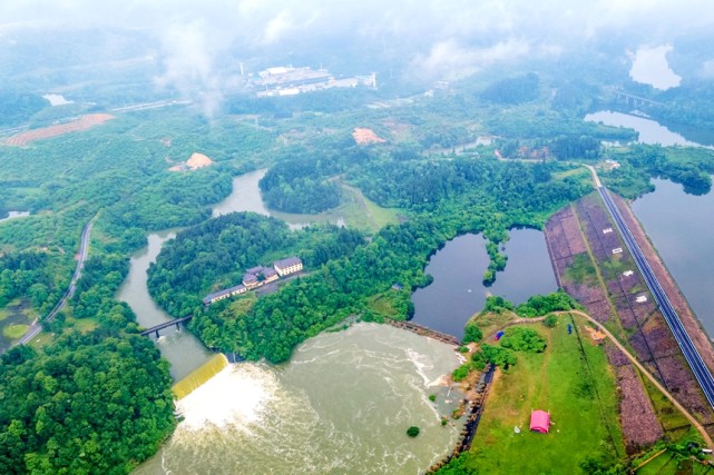 江西新余:受连续降雨影响江口水库开闸泄洪