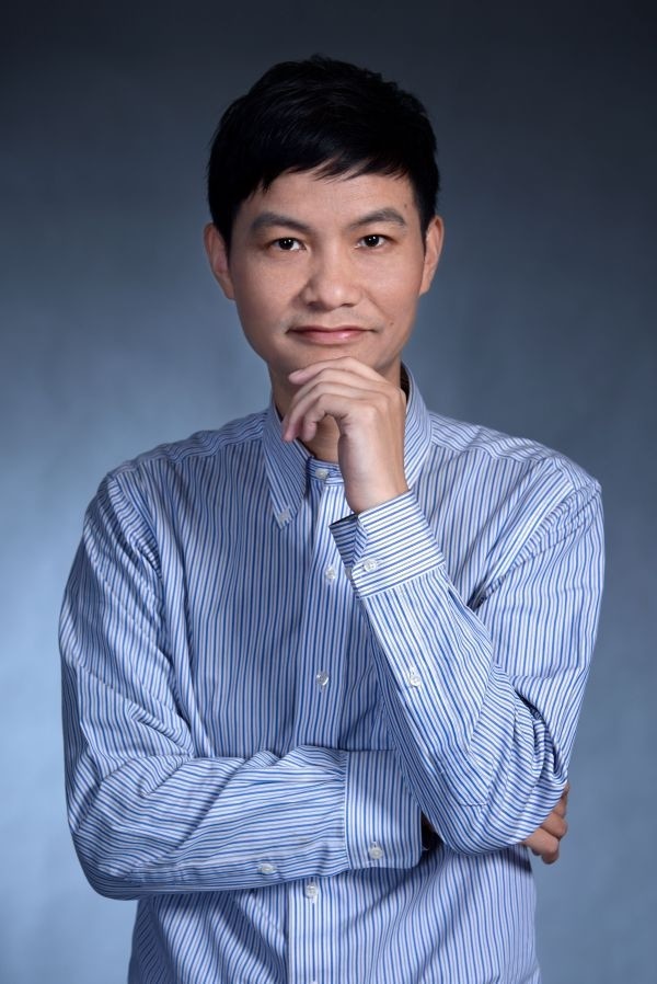 城市知音陆晓明这一曲曲凝固的荆楚华乐都是他不走套路用脚磨出来的