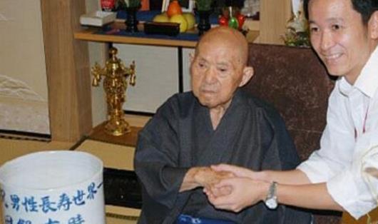 世界上最长寿的老人田锅友时享年113岁高龄