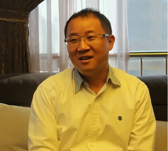 周旭辉:年轻时意气风发迎娶女明星,如今被判刑公司停止上市
