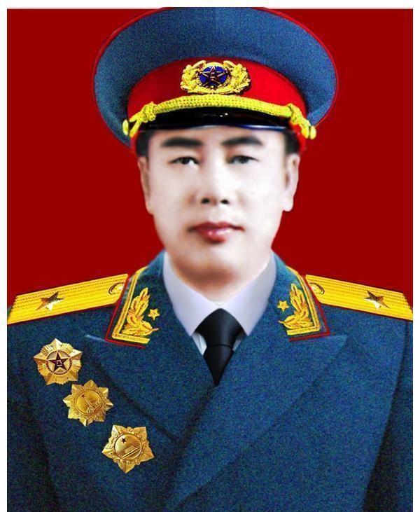 司令员江拥辉警卫排长上街被流氓打伤将军异常震怒结果如何