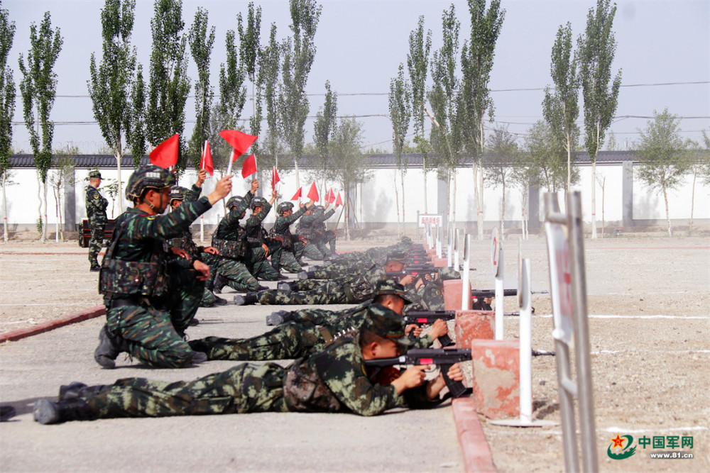 多图劲爆丨新疆军区某边防团组织多种武器实弹射击高高原机场建设实践与探索