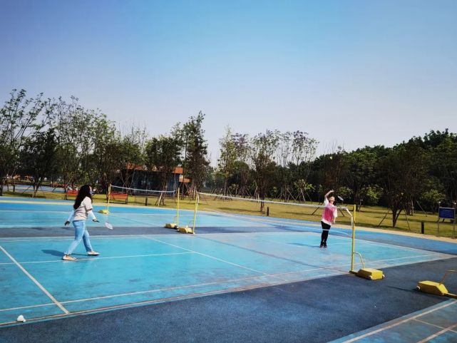 毽子操跳累了,来空港体育公园继续初夏运动狂欢