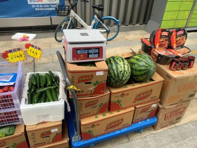 海底捞卖水果,肯德基摆摊…你怎么看?