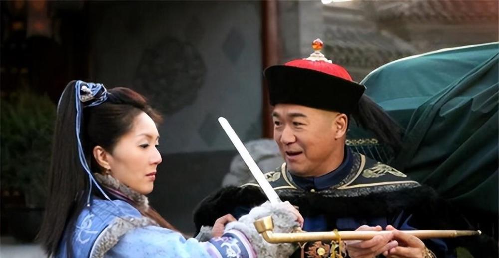 野史:乾隆给纪晓岚白纸让他宣读,纪晓岚张口,乾隆瞬间龙颜大悦_腾讯