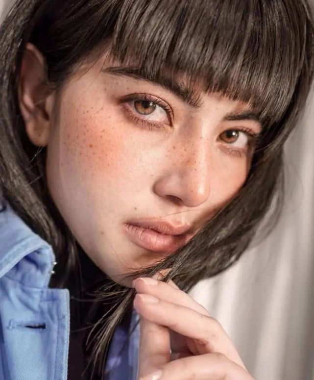 画上雀斑妆变身美式甜心吧!