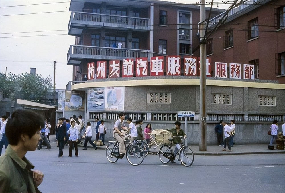 建筑面积很大,但是到了上世纪90年代已经明显不能承担繁重的旅客输送