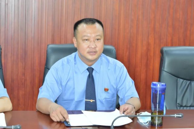 县人大常委会副主任李发瑛一行五人到麻栗坡县检察院调研规范性文件