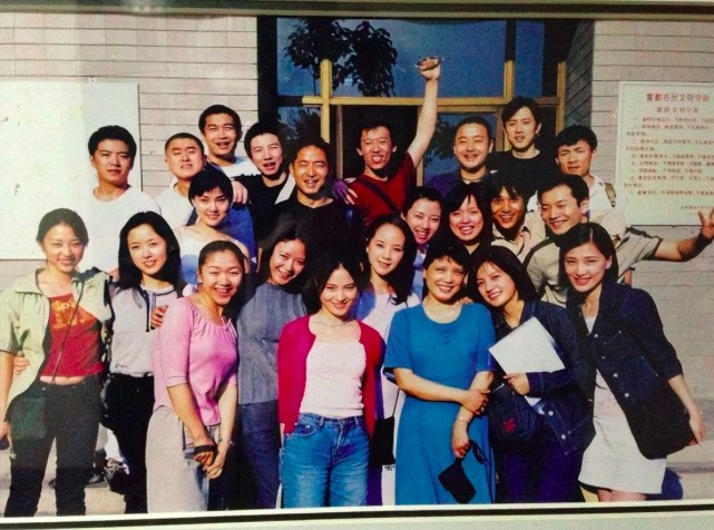 和黄晓明,祖峰,郭晓冬成了同班同学.