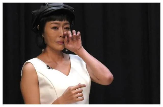 47岁女星唐玲宣布癌症复发!脸色苍白身材消瘦,已进行切除手术