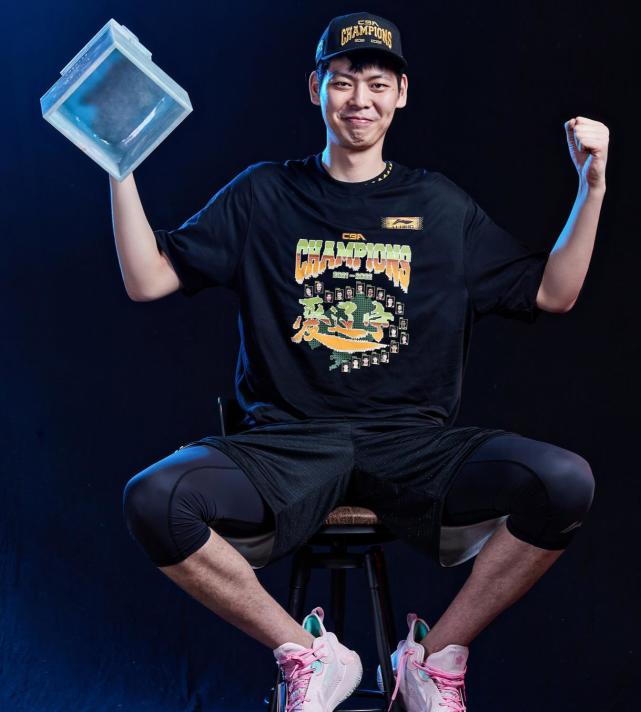 朱荣振拿到新合同,在辽篮完成练级,回到山东让人期待