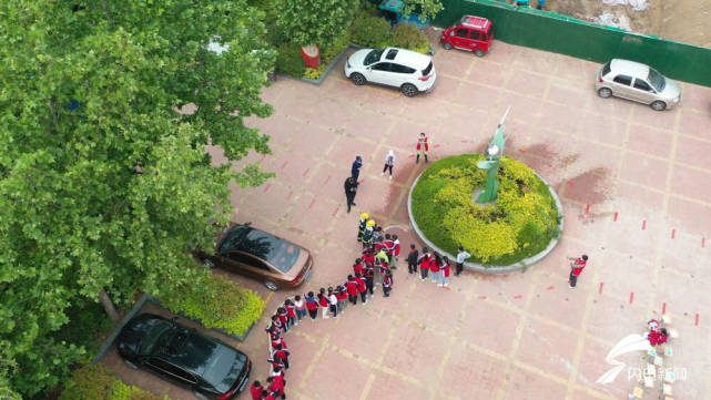 5月11日,德州市武城县消防救援大队的队员们走进武城县第三实验小学南