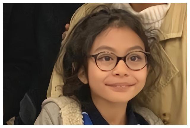 诺一霓娜近照曝光,哥哥大眼睛灵动,妹妹侧颜似公主