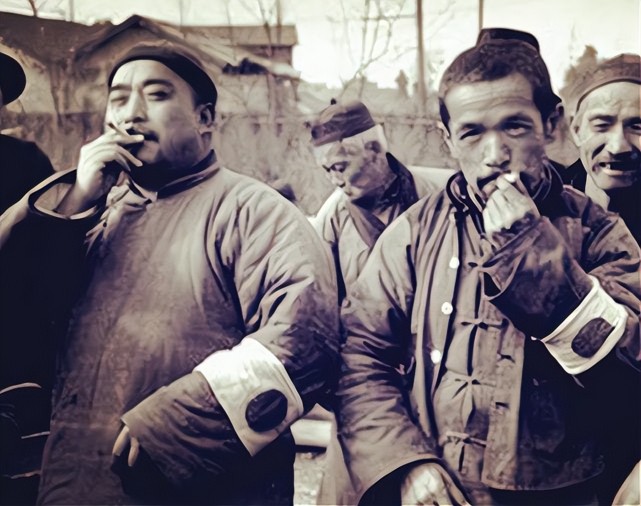 纵观谢文东的一生,他就是一个不折不扣的投机