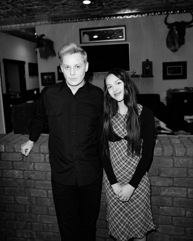 lauv登上notion magazine封面写真公开.