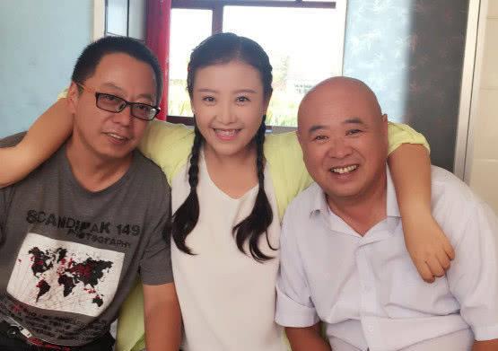 他就是演员王晓曦,出生在东北的他,因为父亲在15岁那年便去世,在生活