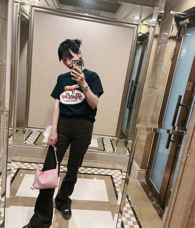 白百何再婚再添实锤,手上无名指钻戒瞩目,曾被传怀上三胎
