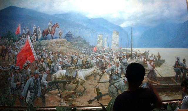 皖南事变后老蒋停发新四军军费,一度陷入困境,短短几年就富起来