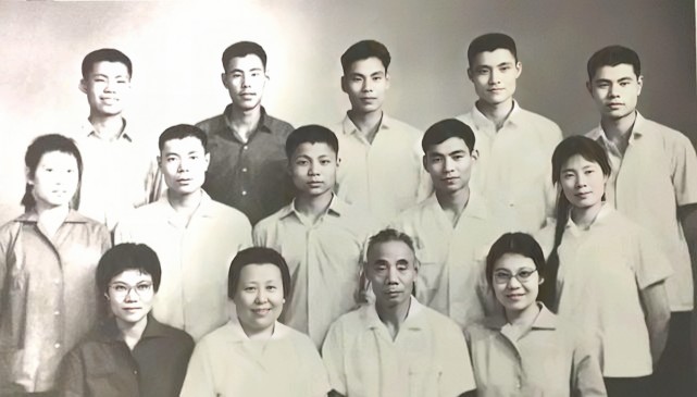 开国"福将"吴信泉,八子四女,儿子组建篮球队