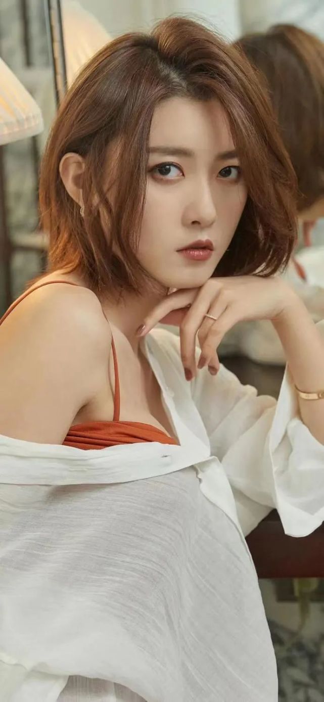 抖音女神聂小雨的走红之路蹭不尽的流量穿不完的紧身衣