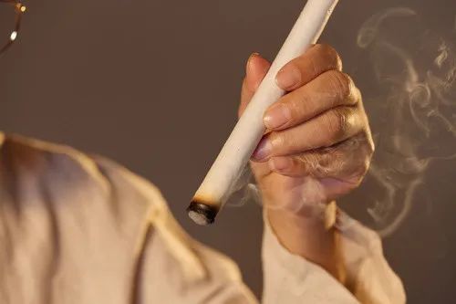 夏天艾灸一日,胜过冬天两三日!调理各种慢性病事半功倍!