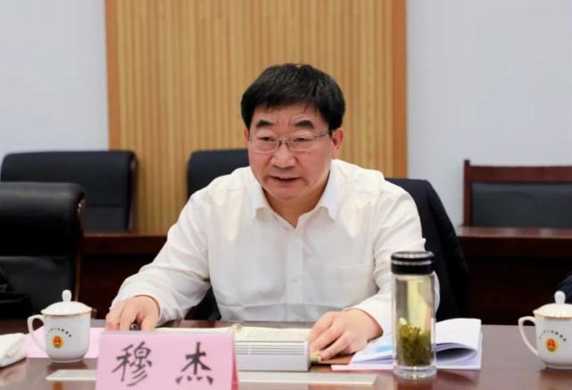 穆杰同志参加滨州市检察院解放思想大讨论专题研讨会