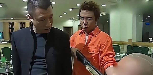 硬,村霸"光头"的饰演者白红标曾在《征服》中饰演刘华强手下的韩跃平