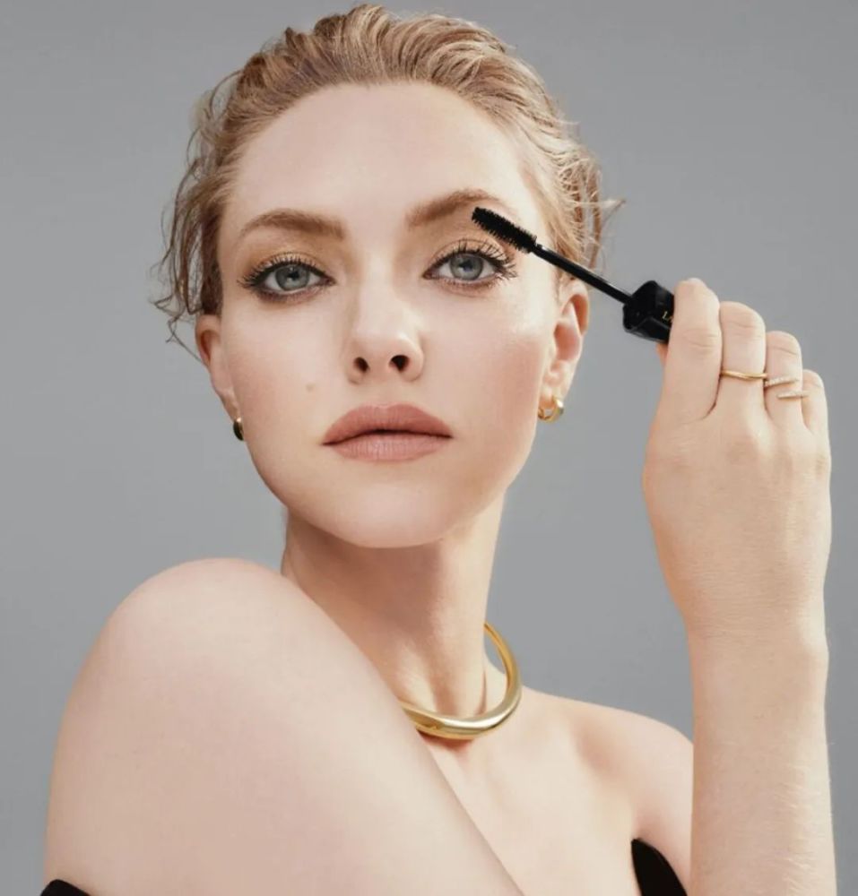 女星阿曼达·塞弗里德《marie claire》封面大片,岁月沉淀气质_腾讯